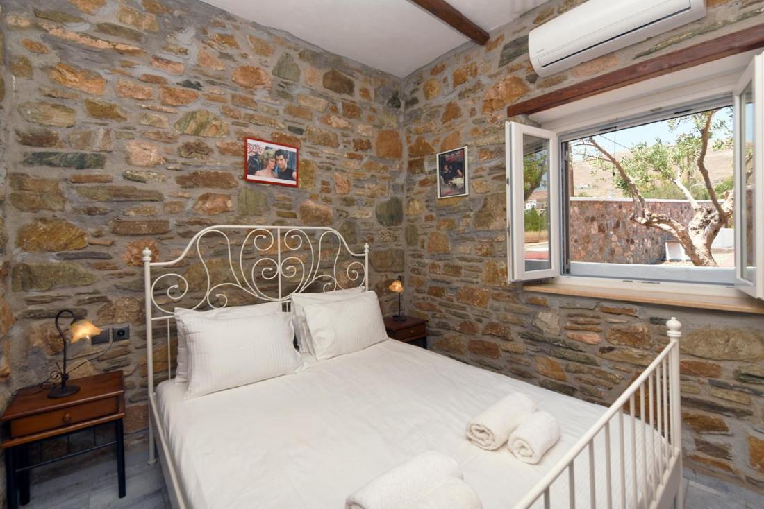 Flora'S Beach And Pool Villa In Syros Liaropá Esterno foto
