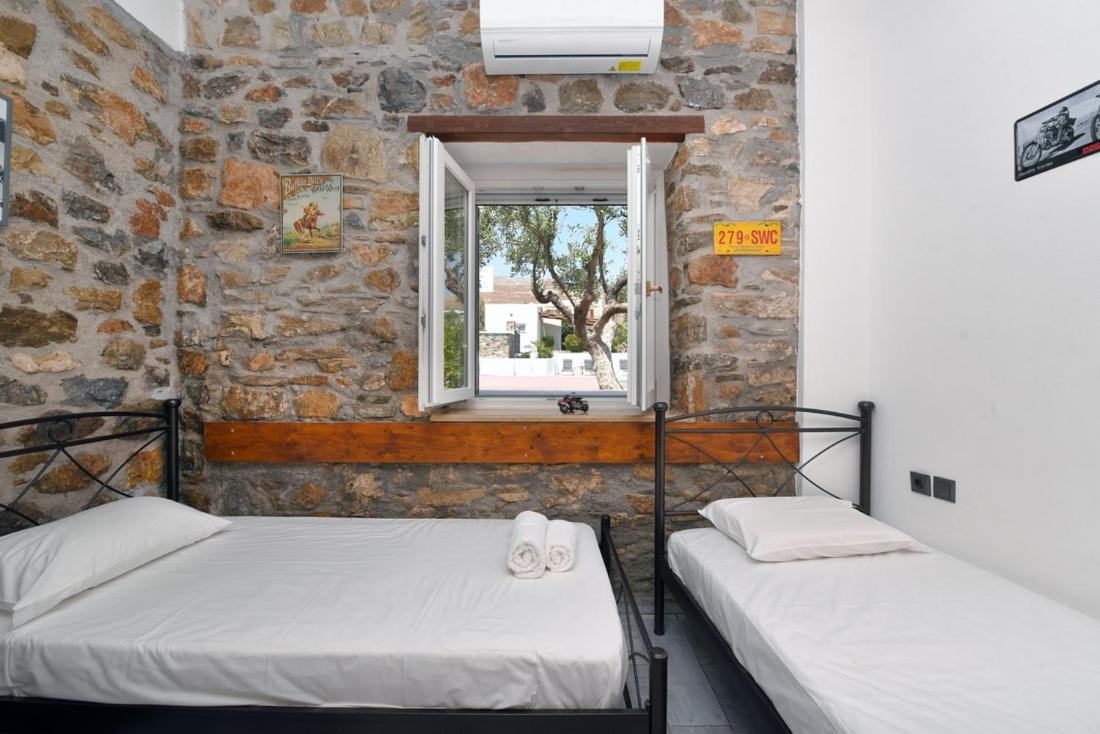 Flora'S Beach And Pool Villa In Syros Liaropá Esterno foto