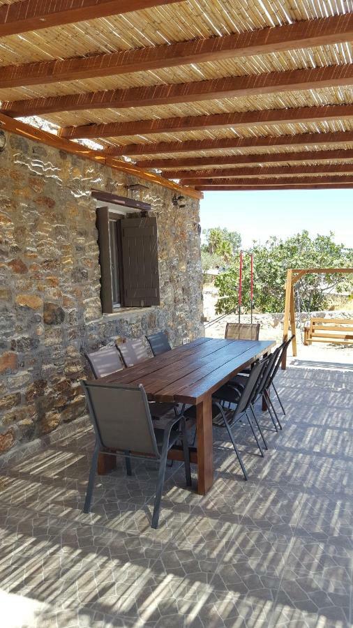 Flora'S Beach And Pool Villa In Syros Liaropá Esterno foto