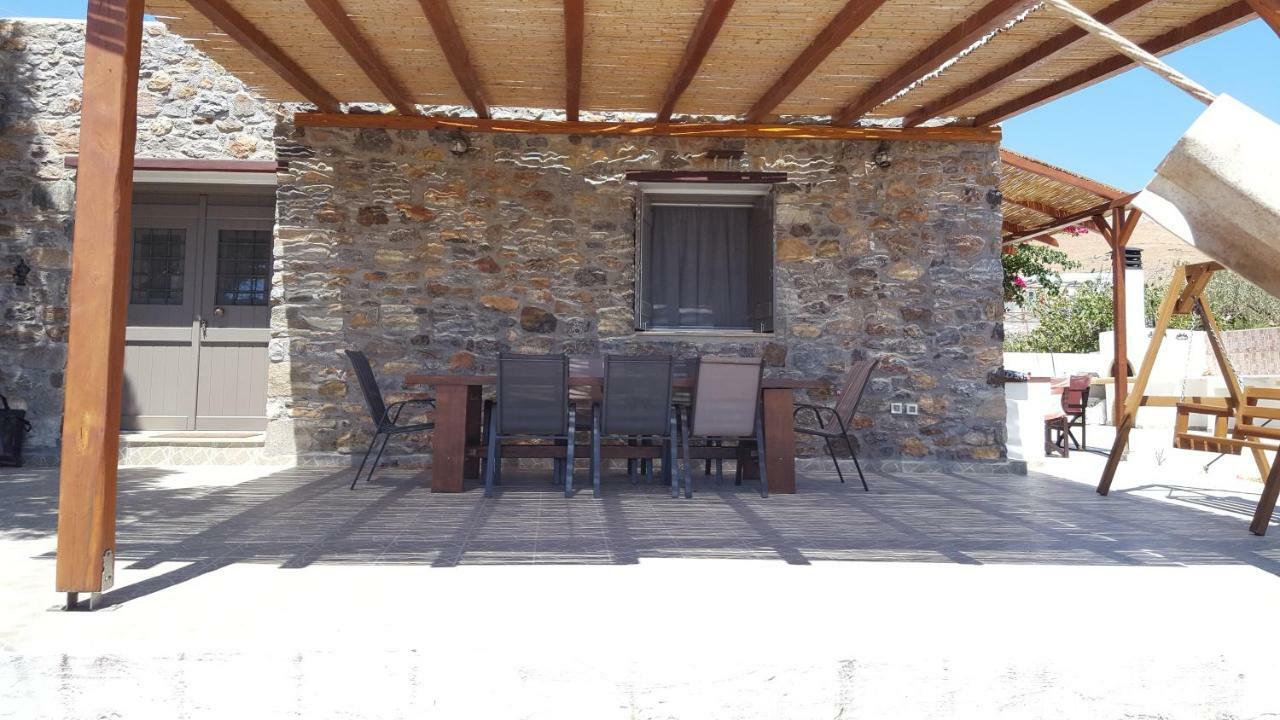 Flora'S Beach And Pool Villa In Syros Liaropá Esterno foto
